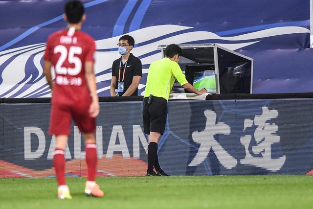 每体：巴萨锋线引援4备选，克鲁皮、奥亚萨瓦尔、拉莫斯、舍什科